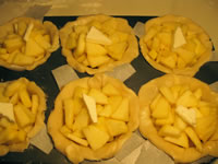 mini-pie-apples-in-pie