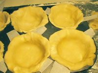 mini-pie-dough-in-pan
